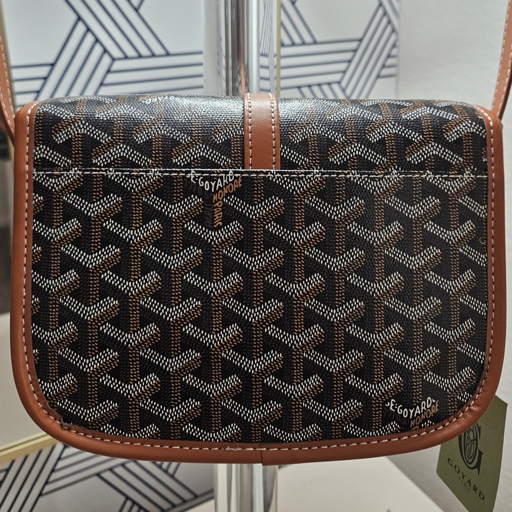 Belvedere III messenger bag.